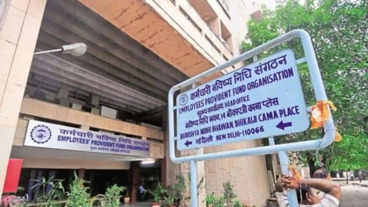 EPFO Recruitment: মাসে ৬৫ হাজার টাকা বেতন, লিখিত পরীক্ষা ছাড়াই EPFO-তে চাকরির সুযোগ, ঝটপট অ্যাপ্লাই করুন