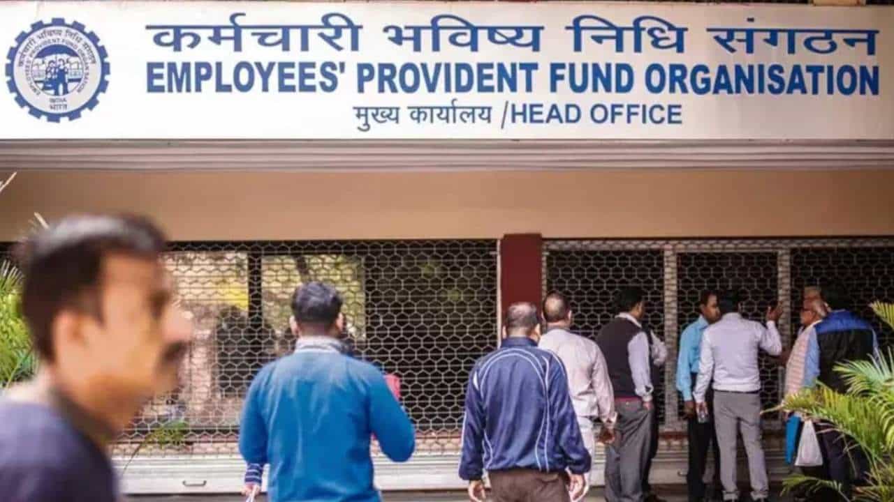 প্রতি মাসে বেতন থেকে টাকা কাটছে, সেই টাকা PF অ্যাকাউন্টে জমা পড়ছে তো? প্রতি মাসে বেতন থেকে টাকা কাটছে, সেই টাকা PF অ্যাকাউন্টে জমা পড়ছে তো?