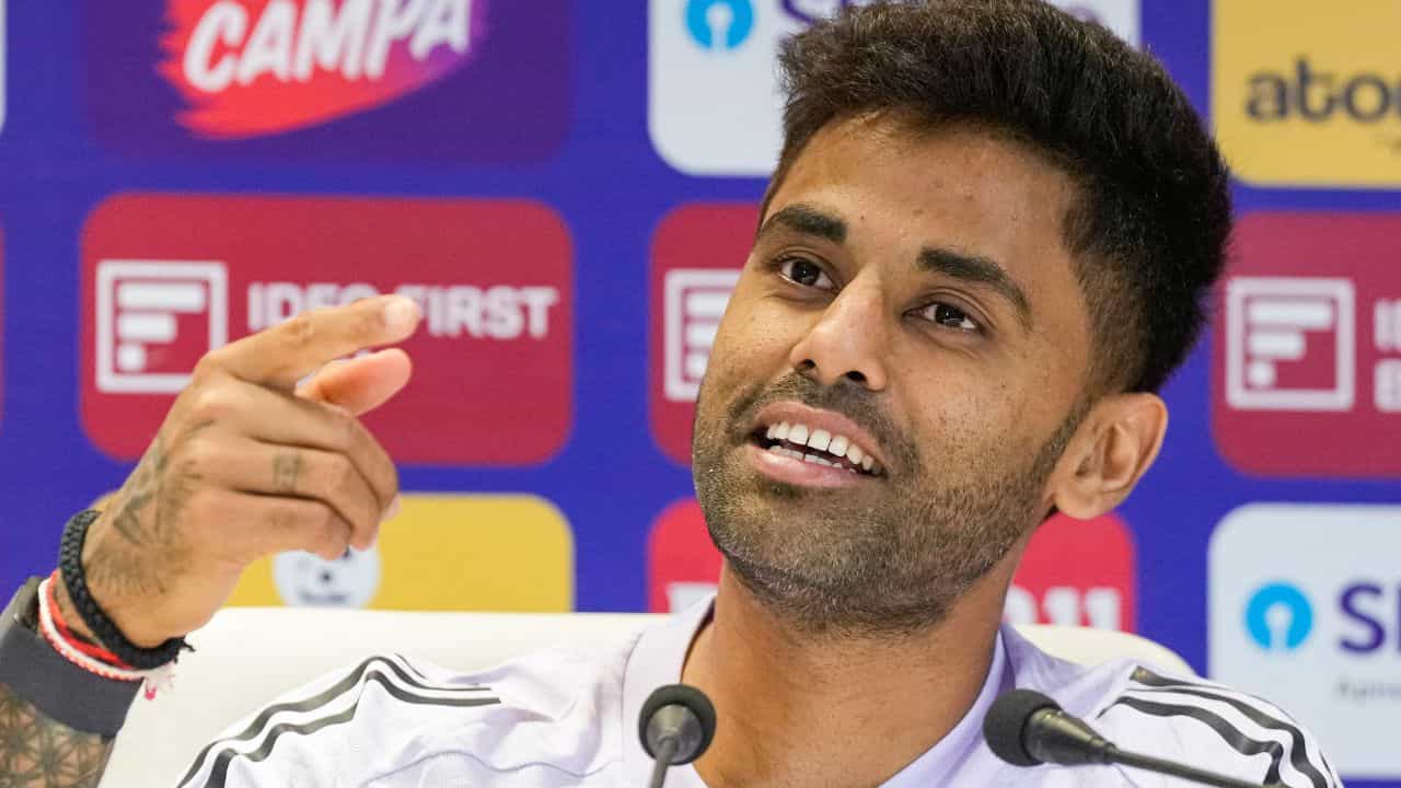 Eden Gardens: সূর্যদের মুখে হাসি ফুটবে? ইডেনের পিচ নিয়ে যা বললেন কিউরেটর Eden Gardens: সূর্যদের মুখে হাসি ফুটবে? ইডেনের পিচ নিয়ে যা বললেন কিউরেটর