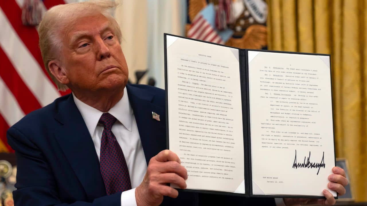 ব্যতিক্রম শুধু দুটো দেশ, বিদেশি অনুদান বন্ধ করে দিল ট্রাম্প প্রশাসন, কী করতে চাইছেন আসলে?