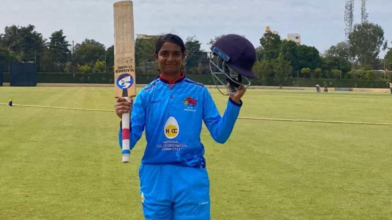 Cricket Record: ৫০ ওভারের ম্যাচে ৩৪৬* ! সচিনের স্কুলের ১৪ বছরের ইরা যাদবের অবিশ্বাস্য রেকর্ড Cricket Record: ৫০ ওভারের ম্যাচে ৩৪৬* ! সচিনের স্কুলের ১৪ বছরের ইরা যাদবের অবিশ্বাস্য রেকর্ড
