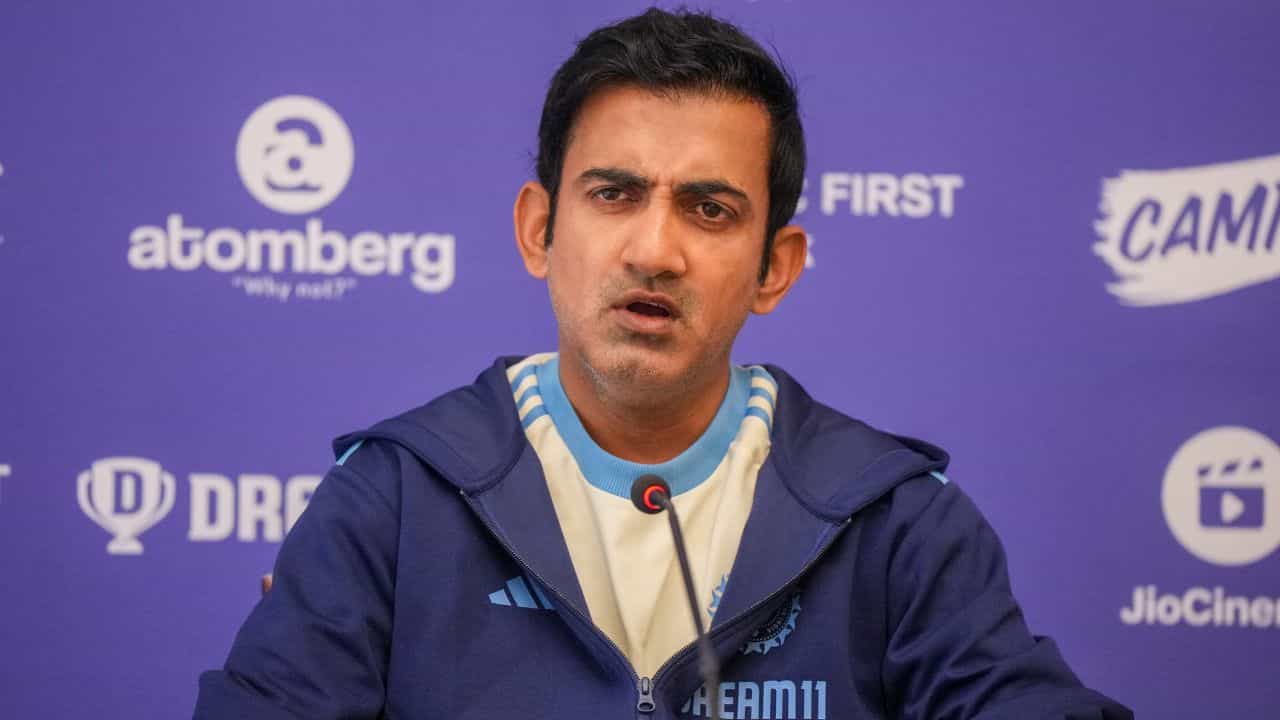 Gautam Gambhir: ড্রেসিংরুমের কথা বাইরে, রিভিউ মিটিংয়ে নাম বলে দিলেন কোচ গৌতম গম্ভীর! Gautam Gambhir: ড্রেসিংরুমের কথা বাইরে, রিভিউ মিটিংয়ে নাম বলে দিলেন কোচ গৌতম গম্ভীর!