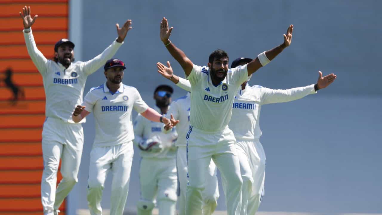 Test Cricket: প্রবল বিরোধিতায় গ্রেম স্মিথ, অর্জুন রণতুঙ্গা! আইসিসি কি বদলাবে ভাবনা? Test Cricket: প্রবল বিরোধিতায় গ্রেম স্মিথ, অর্জুন রণতুঙ্গা! আইসিসি কি বদলাবে ভাবনা?