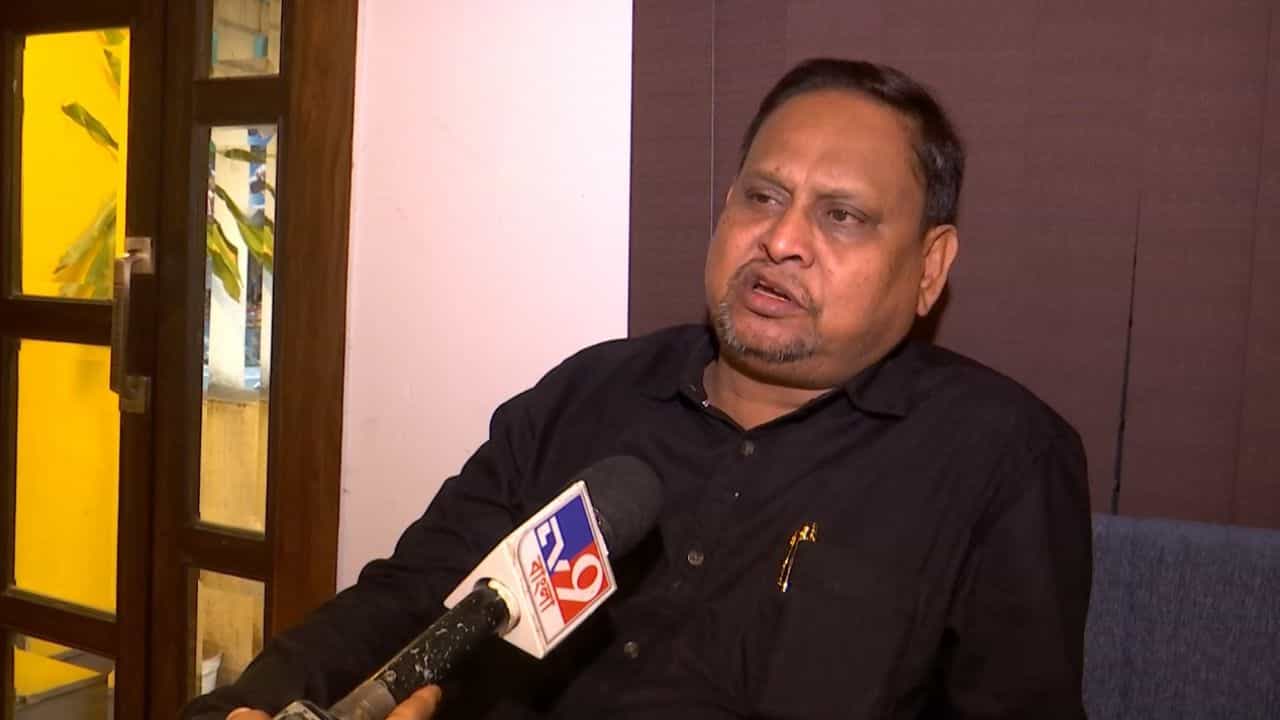 Humayun Kabir: দলে রদবদলের আগেই নিজের পিঠ চাপড়ালেন ভরতপুরের হুমায়ুন! জানালেন নিজের আবদার Humayun Kabir: দলে রদবদলের আগেই নিজের পিঠ চাপড়ালেন ভরতপুরের হুমায়ুন! জানালেন নিজের আবদার