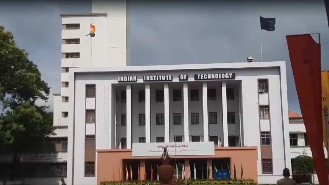 IIT Kharagpur: দরজা খুলে ঘরে ঢুকতেই থমকে গেলেন বাবা-মা! সিলিং থেকে ঝুলছে ছেলে... IIT Kharagpur: দরজা খুলে ঘরে ঢুকতেই থমকে গেলেন বাবা-মা! সিলিং থেকে ঝুলছে ছেলে...