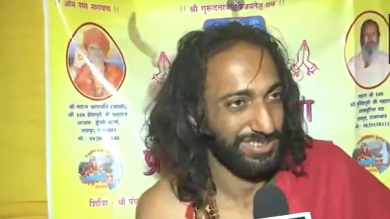 IITian Baba Expelled: জলে গেল এত খ্যাতি! তাড়িয়ে দেওয়া হল আখড়া থেকে, কী এমন পাপ করলেন IIT য়ান বাবা?