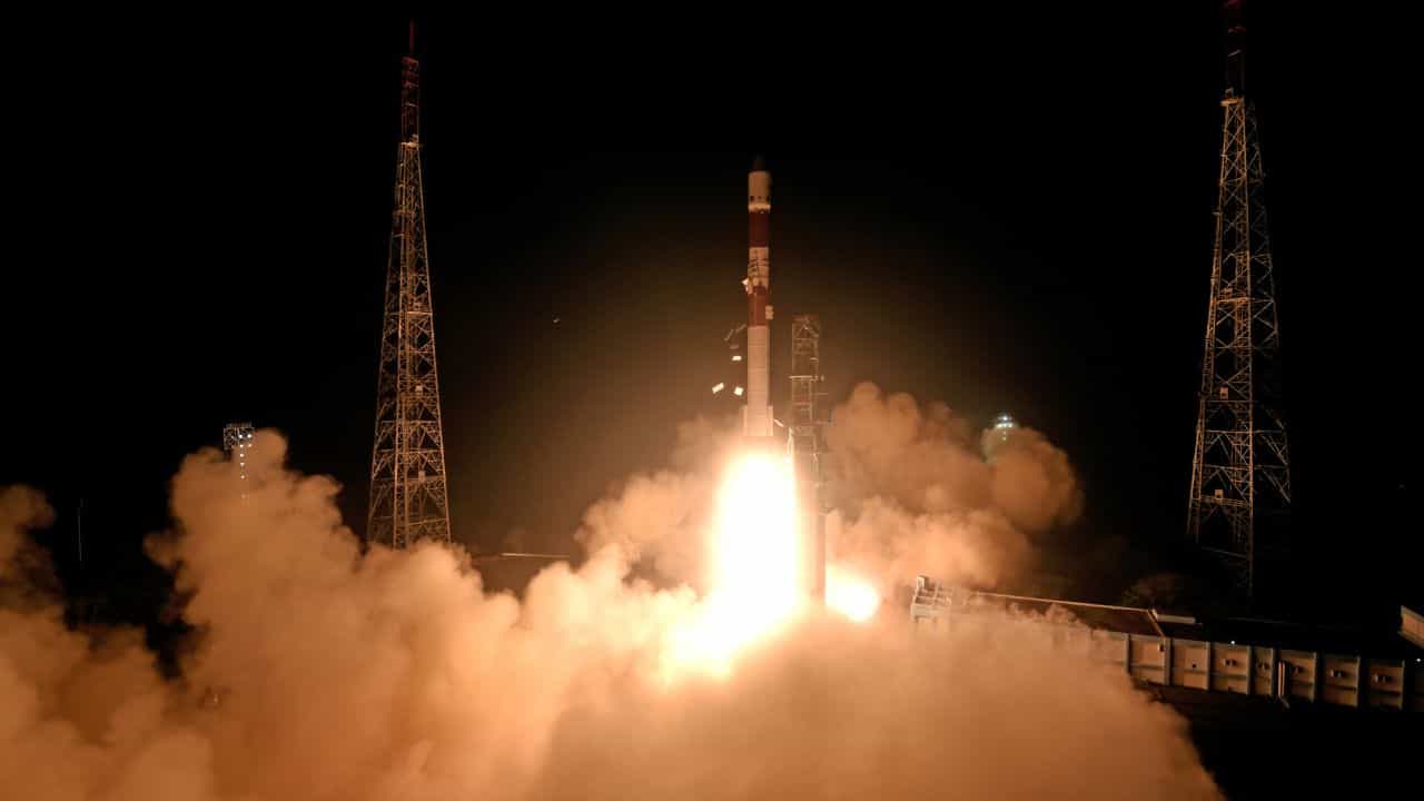 ISRO Space Docking: জুড়ে গেল দুই কৃত্রিম উপগ্রহ! রুশ-চিনের মতোই মহাকাশ বিজ্ঞানে ইতিহাস গড়ল ভারত ISRO Space Docking: জুড়ে গেল দুই কৃত্রিম উপগ্রহ! রুশ-চিনের মতোই মহাকাশ বিজ্ঞানে ইতিহাস গড়ল ভারত