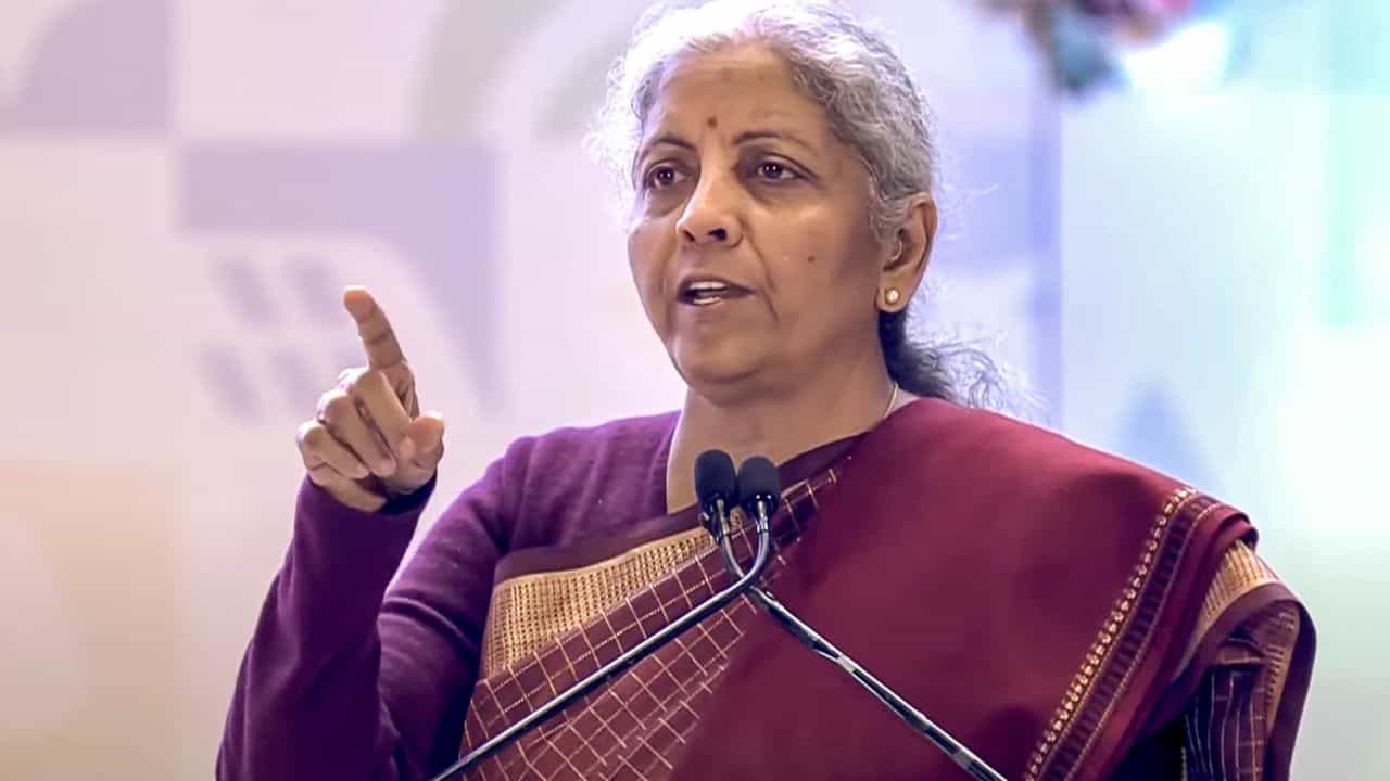 Income Tax: আয়করে বিরাট ছাড়, নিম্ন-মধ্যবিত্তদের পকেটে থাকবে টাকা! নির্মলার বাজেটে স্বস্তিতে সাধারণ? Income Tax: আয়করে বিরাট ছাড়, নিম্ন-মধ্যবিত্তদের পকেটে থাকবে টাকা! নির্মলার বাজেটে স্বস্তিতে সাধারণ?