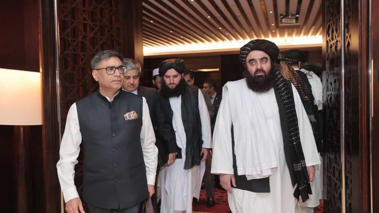 India Taliban Meet: পাকিস্তানের 'ঘর শত্রু' তালিবানদের সঙ্গে 'বন্ধুত্ব' বাড়াচ্ছে ভারত! দুবাইয়ে চলল বৈঠকও India Taliban Meet: পাকিস্তানের 'ঘর শত্রু' তালিবানদের সঙ্গে 'বন্ধুত্ব' বাড়াচ্ছে ভারত! দুবাইয়ে চলল বৈঠকও