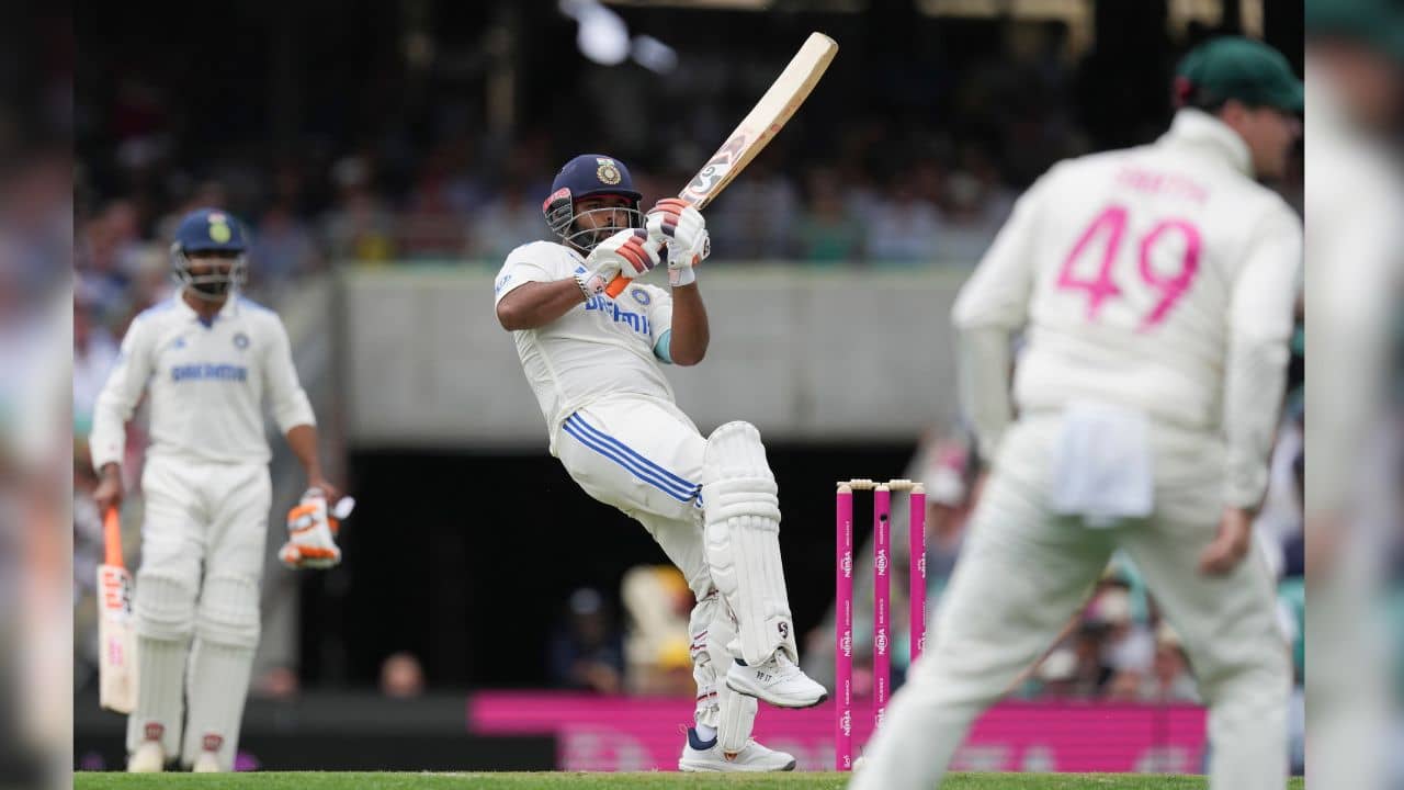 IND vs AUS, Rishabh Pant: একডজন আঘাতেও ফাঁদে পা ঋষভ পন্থের, টিমের বিপর্যয়