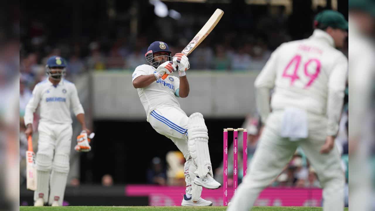IND vs AUS, Rishabh Pant: একডজন আঘাতেও ফাঁদে পা ঋষভ পন্থের, টিমের বিপর্যয় IND vs AUS, Rishabh Pant: একডজন আঘাতেও ফাঁদে পা ঋষভ পন্থের, টিমের বিপর্যয়
