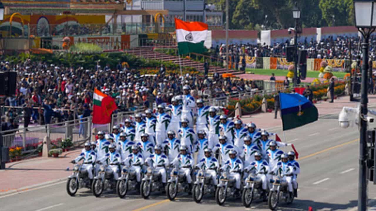 Indian Army Set World Records: সেনার মাথায় নতুন পালক, 'ডেয়ারডেভিলস'-এর কীর্তিতে নাম উঠল ৩৯ বিশ্ব রেকর্ডের বইতে Indian Army Set World Records: সেনার মাথায় নতুন পালক, 'ডেয়ারডেভিলস'-এর কীর্তিতে নাম উঠল ৩৯ বিশ্ব রেকর্ডের বইতে