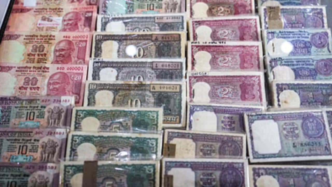 Indian Currency: ভারতীয় টাকায় প্রথম কার নাম ছাপা হয়েছিল জানেন?