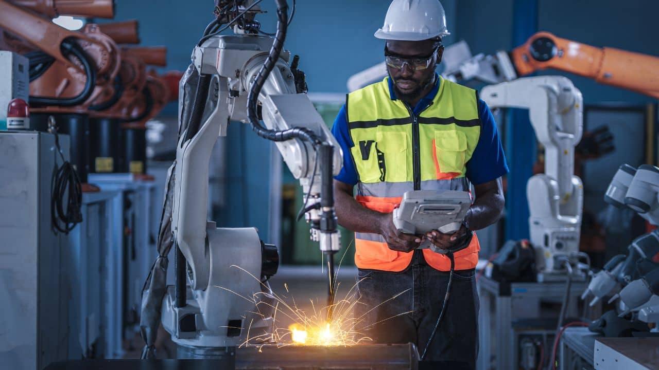 Indian Industrial Production: শিল্পমুখী ভারত! এক মাসেই উৎপাদন বাড়ল ৫ শতাংশ