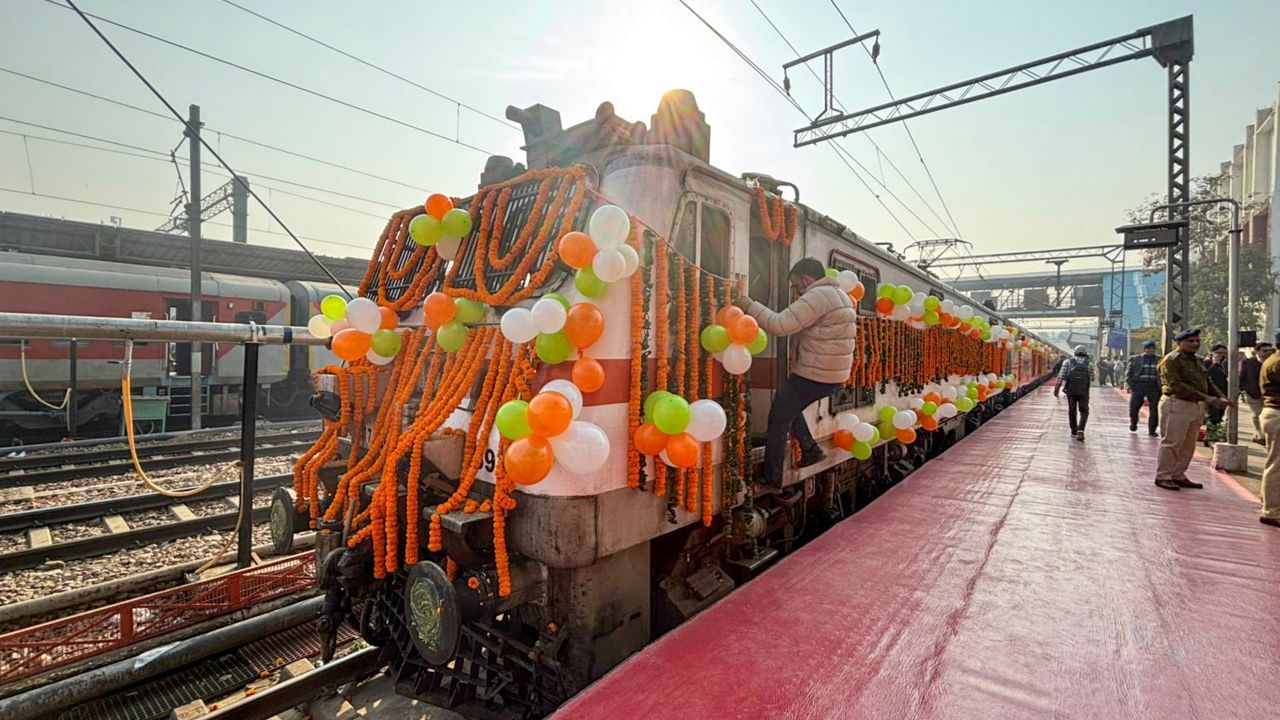 Indian Railway: বন্দে ভারত নয়! দেশের 'সবচেয়ে ধনী' এই ট্রেনের নাম জানেন?  একবছরেই আয় ১৭৬ কোটি