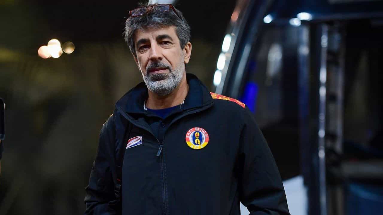 ISL, Kolkata Derby: শনিবারের ডার্বি নিয়ে প্রশ্নে ইস্টবেঙ্গল কোচের পাল্টা, 'কেউ আন্ডারডগ হয়?' ISL, Kolkata Derby: শনিবারের ডার্বি নিয়ে প্রশ্নে ইস্টবেঙ্গল কোচের পাল্টা, 'কেউ আন্ডারডগ হয়?'