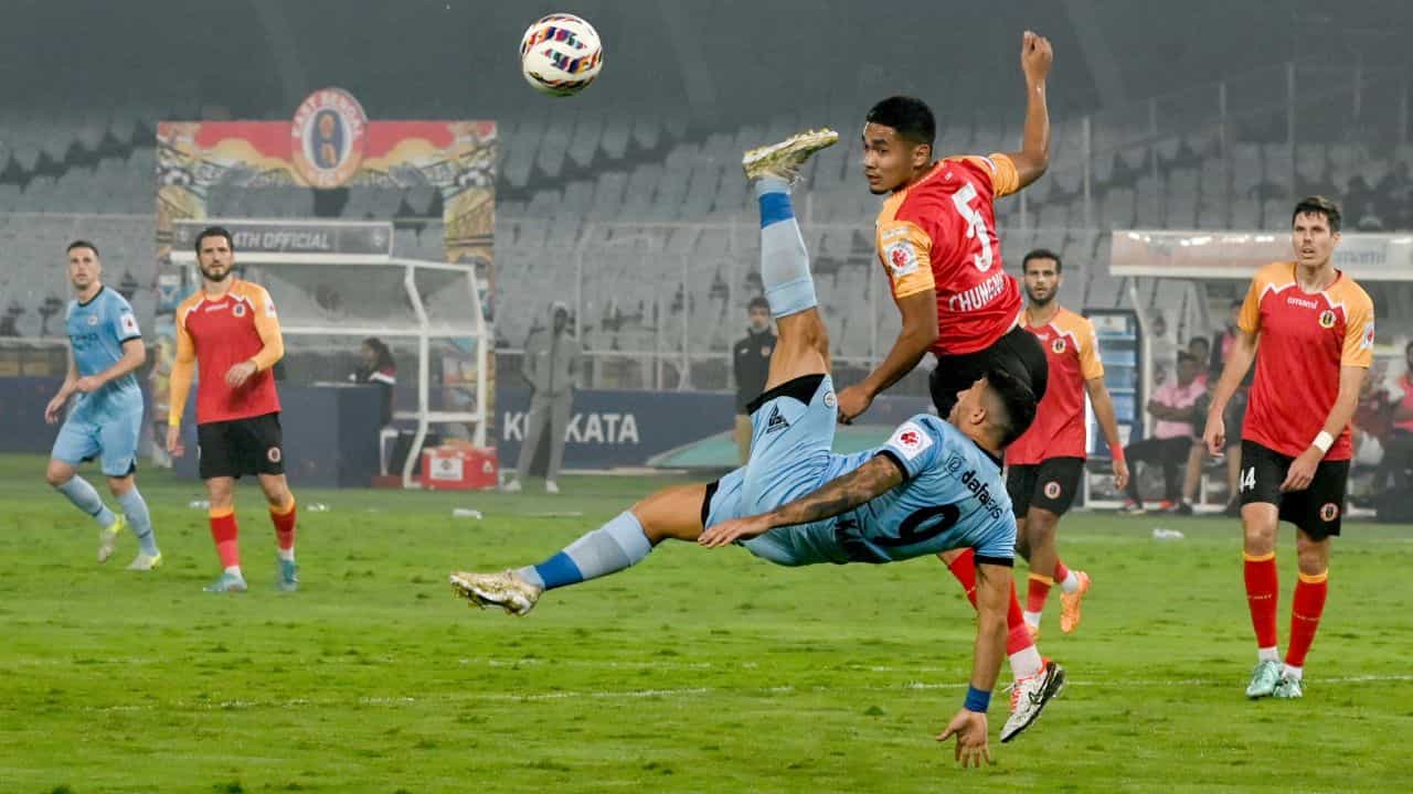 ISL 2024-25: ব্যক্তিগত ভুল, সমতা ফিরিয়েও ডার্বির আগে হার ইস্টবেঙ্গলের ISL 2024-25: ব্যক্তিগত ভুল, সমতা ফিরিয়েও ডার্বির আগে হার ইস্টবেঙ্গলের