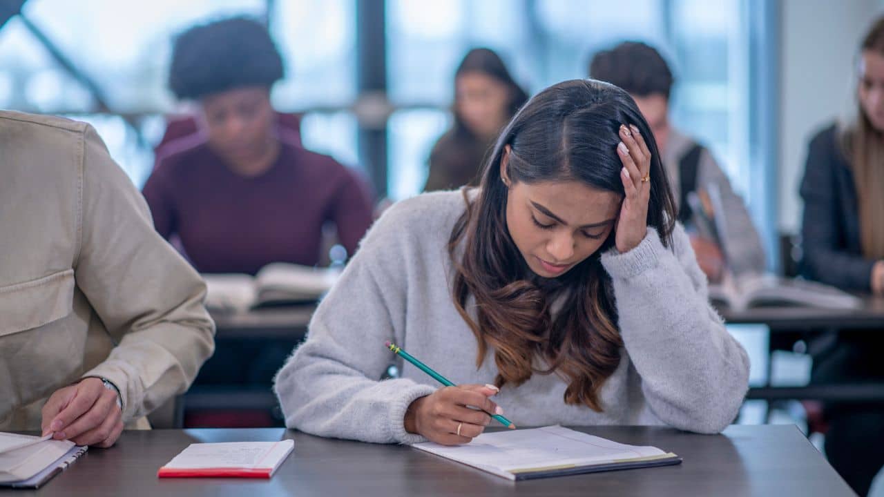 Students in Canada: মিলছে না খোঁজ! কানাডায় গিয়ে হারিয়ে গেল ২০ হাজার ভারতীয় পড়ুয়া