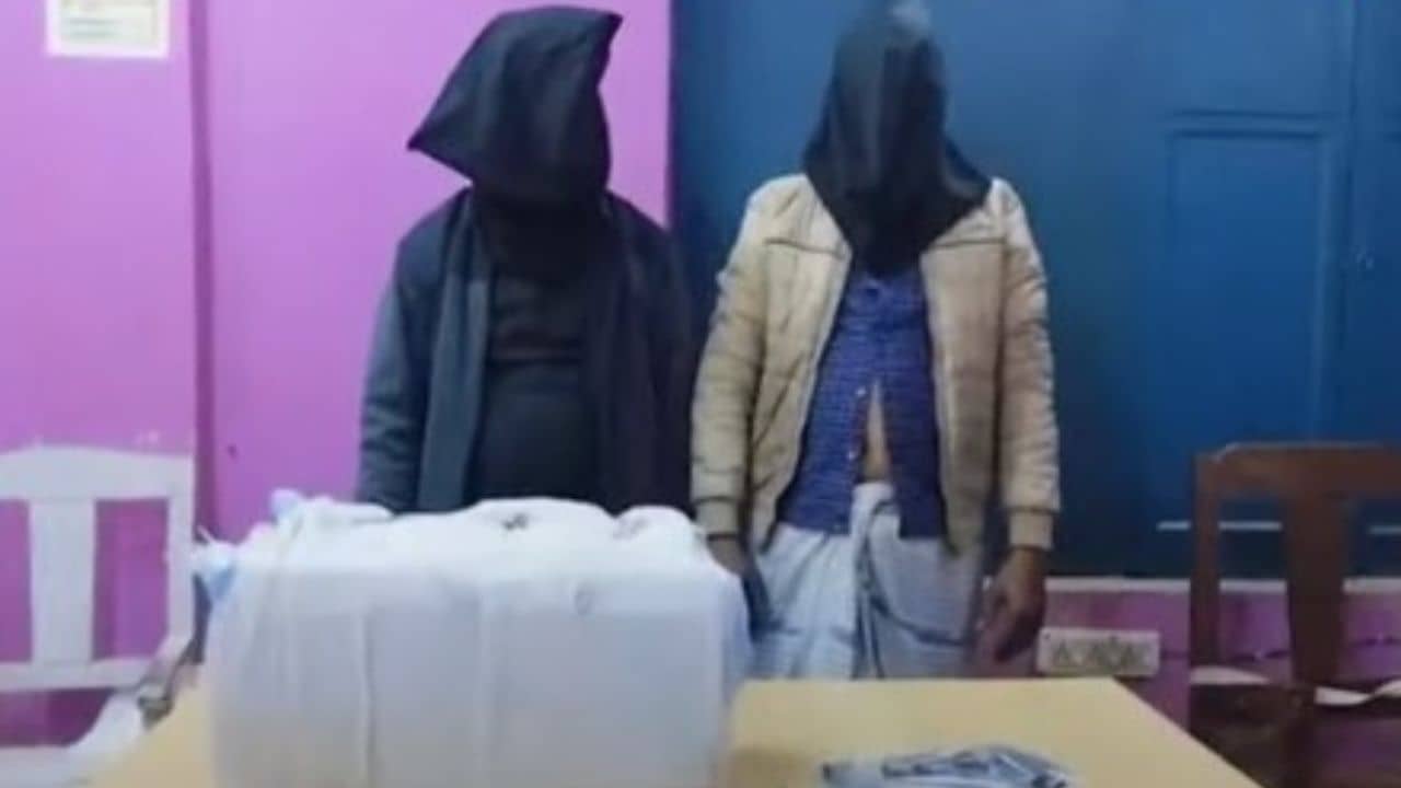 Malda: দুষ্কৃতীদের ঢাল হল স্থানীয়রা, পুলিশকে লক্ষ্য করে চালাল গুলি! ভারত-বাংলাদেশ সীমান্তে এ কী কাণ্ড?