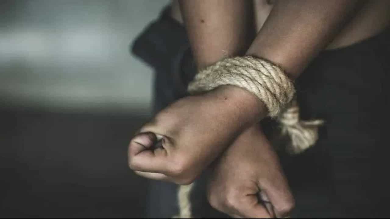 Crime: মুক্তিপণ চেয়ে মেসেজ, একটা বানান ভুলেই ধরা পড়ল 'অপহরণকারী' Crime: মুক্তিপণ চেয়ে মেসেজ, একটা বানান ভুলেই ধরা পড়ল 'অপহরণকারী'