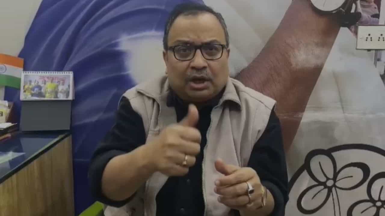 Kunal Ghosh: '...আমি ভুল কী বলেছি? কে কী বললেন ঘোড়ার ডিম', নেতাজির সঙ্গে মমতার তুলনায় অনড় কুণাল Kunal Ghosh: '...আমি ভুল কী বলেছি? কে কী বললেন ঘোড়ার ডিম', নেতাজির সঙ্গে মমতার তুলনায় অনড় কুণাল