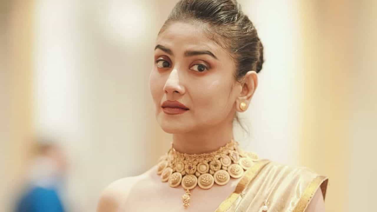 Debolina Dutta: একঘরে দেবলীনা! মোবাইলে ঢুকছে একের পর এক মেসেজ, বিস্ফোরক অভিনেত্রী Debolina Dutta: একঘরে দেবলীনা! মোবাইলে ঢুকছে একের পর এক মেসেজ, বিস্ফোরক অভিনেত্রী