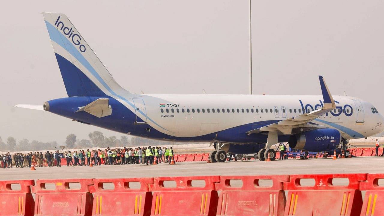 Flight Ticket: মাত্র ১১০০ টাকা, ট্রেনের থেকেও সস্তায় পাবেন বিমানে চড়ার সুযোগ
