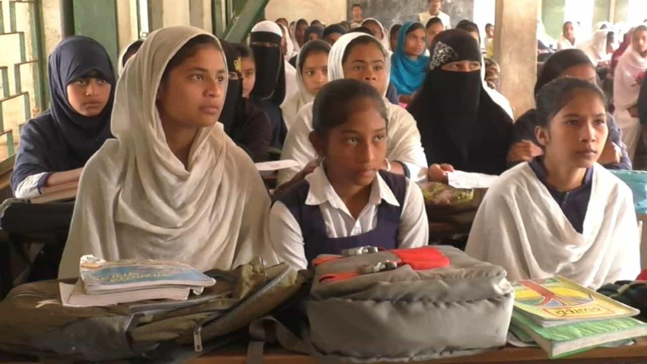 School: অঙ্ক, ভুগোল না শিখেই মাধ্যমিক পরীক্ষায় বসবে এরা! নেই টিউশন পড়ার সামর্থ্যও School: অঙ্ক, ভুগোল না শিখেই মাধ্যমিক পরীক্ষায় বসবে এরা! নেই টিউশন পড়ার সামর্থ্যও