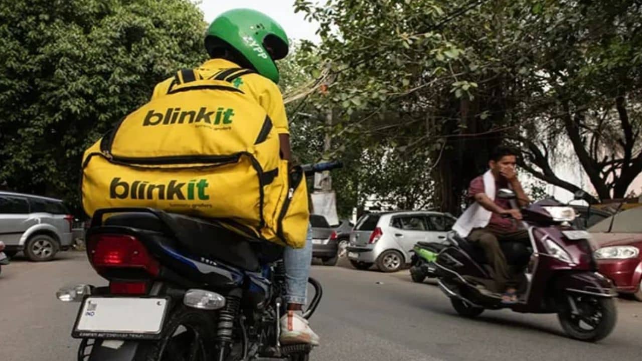 ছোট বিস্কুটের প্যাকেট আর পাওয়া যাবে না Blinkit বা Zepto-তে, রয়েছে এক বিশেষ কারণ