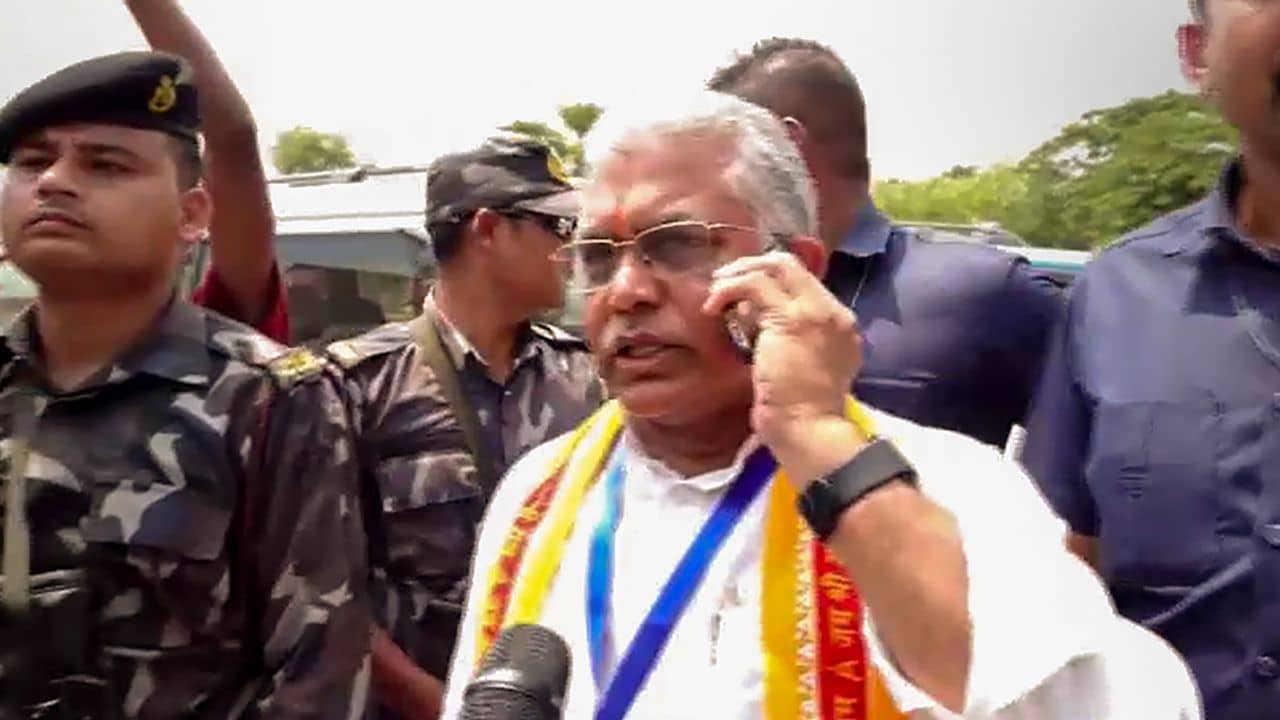 Dilip Ghosh on CBI: কোর্টের অধিকার ছিল CBI-কে ডান্ডা দিয়ে কাজ করিয়ে নেওয়া: দিলীপ ঘোষ