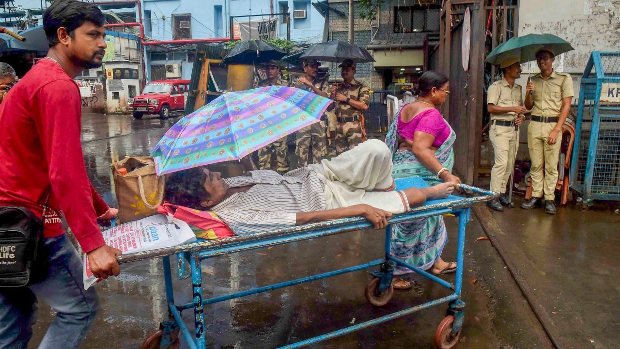 কতক্ষণ 'প্রাইভেট প্র্যাকটিস' করা যাবে, কতক্ষণ ডিউটি হাসপাতালে, ডাক্তারদের জন্য রোস্টার তৈরি করে দিল স্বাস্থ্য ভবন কতক্ষণ 'প্রাইভেট প্র্যাকটিস' করা যাবে, কতক্ষণ ডিউটি হাসপাতালে, ডাক্তারদের জন্য রোস্টার তৈরি করে দিল স্বাস্থ্য ভবন