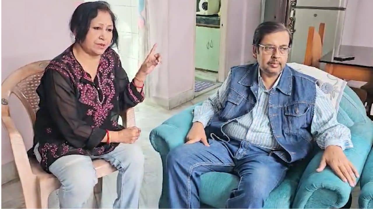 Cyber Fraud: ভিডিয়ো কল করল দিল্লি পুলিশ, ফোনে ঢুকছে ED-র নোটিস, গোলপার্কের দম্পতির তখন মাথা খারাপ হওয়ার জোগাড়, সেই ফাঁকেই সব হারালেন শুভাশিস-চন্দ্রা