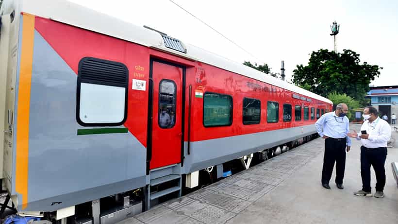 Indian Railway: ভাড়া মাত্র ৬৮ পয়সা/কিমি, এই ট্রেন স্পিডে পাল্লা দিতে পারে বন্দে ভারতকেও