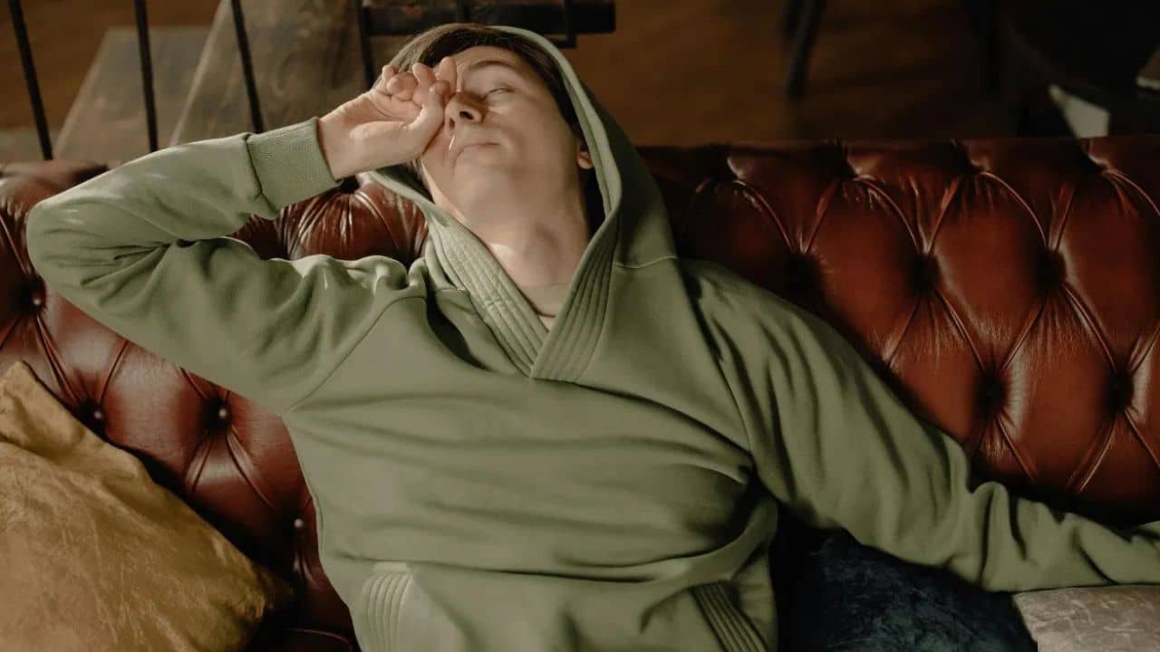 দিন দিন অলস হয়ে পড়ছেন? আপনার ভিলেনকে চিনে নিন