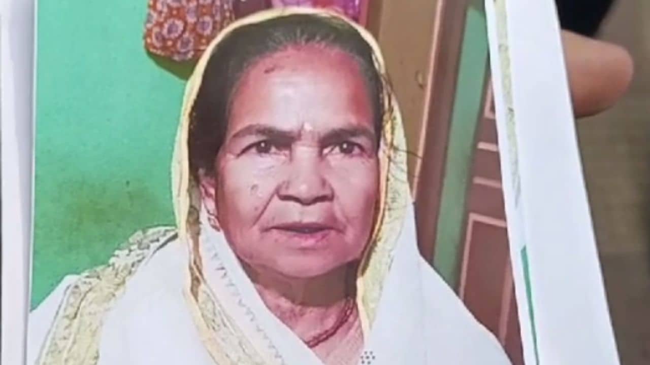 Maha Kumbh Stampede: মহাকুম্ভে গিয়ে নিখোঁজ কাটোয়ার বৃদ্ধা, চিন্তায় ঘুম উড়েছে পরিবারের