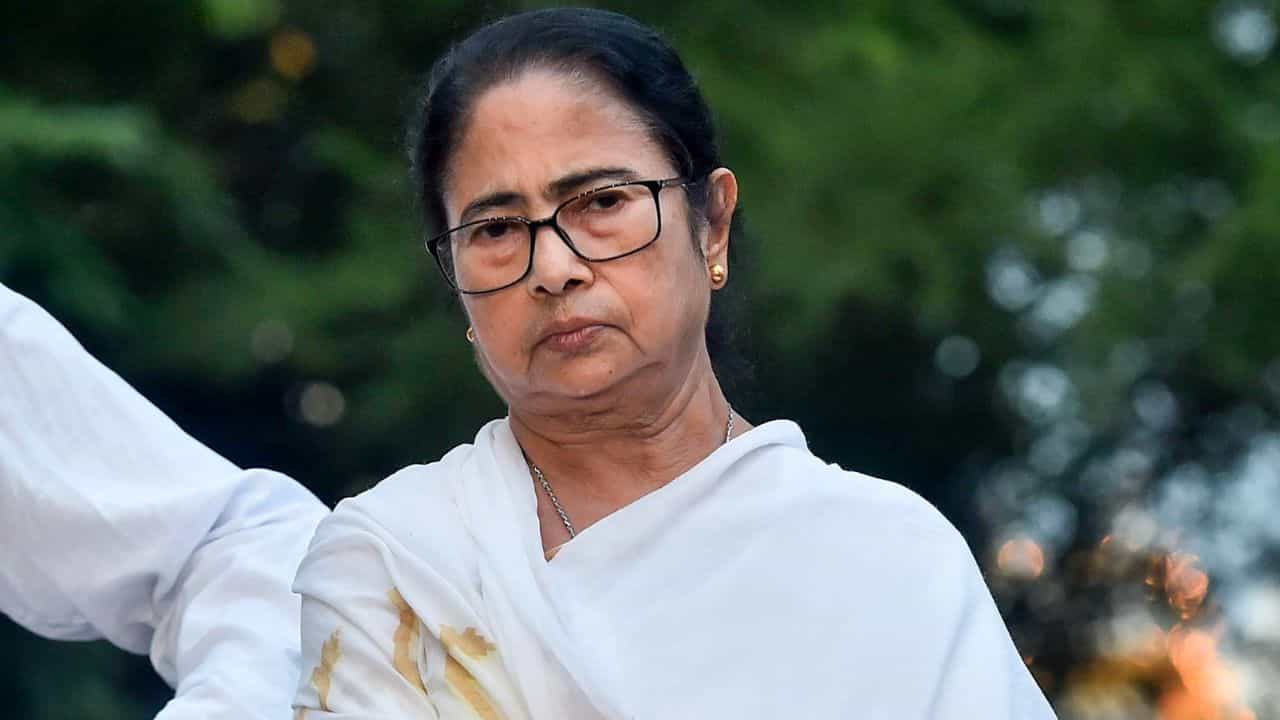 Mamata Banerjee on RG Kar Case Verdict: সঞ্জয় নরপিশাচ,আমাদের হাতে থাকলে ফাঁসি দিয়ে দিতাম: মমতা Mamata Banerjee on RG Kar Case Verdict: সঞ্জয় নরপিশাচ,আমাদের হাতে থাকলে ফাঁসি দিয়ে দিতাম: মমতা