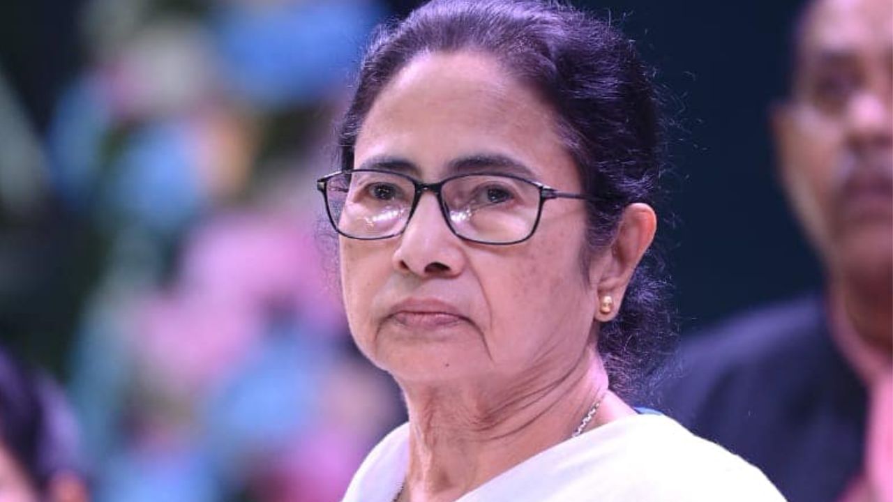 Mamata Banerjee: 'আমি তখন সেকেন্ড ব্রিজে, ফোন আসে...ভীষণভাবে চাপ তৈরি হয়, বলা হয় ইউ হ্যাভ টু ডু ইট', নেওয়া হয়েছিল মমতাকে নিয়ে বড় সিদ্ধান্ত Mamata Banerjee: 'আমি তখন সেকেন্ড ব্রিজে, ফোন আসে...ভীষণভাবে চাপ তৈরি হয়, বলা হয় ইউ হ্যাভ টু ডু ইট', নেওয়া হয়েছিল মমতাকে নিয়ে বড় সিদ্ধান্ত