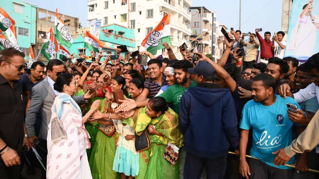 Mamata Banerjee: 'আমিই দশ বছর দল চালাব', দলের 'সংখ্যালঘু'দের বড় বার্তা দিলেন মমতা Mamata Banerjee: 'আমিই দশ বছর দল চালাব', দলের 'সংখ্যালঘু'দের বড় বার্তা দিলেন মমতা