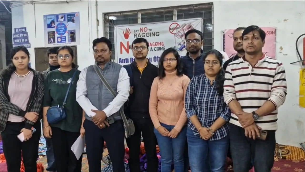 Medinipur Medical: আশ্বাস মিলতেই মেদিনীপুর মেডিক্যালে বড় পদক্ষেপ জুনিয়র ডাক্তারদের