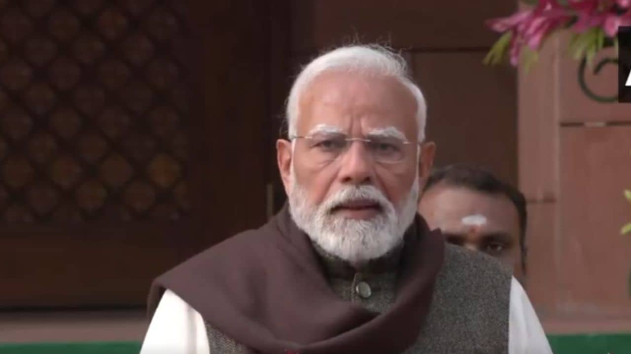 PM Narendra Modi: ১০ বছরে প্রথমবার..., লক্ষ্মীর স্তব পাঠ মোদীর, খোঁচা দিতে ছাড়লেন না বিরোধীদেরও