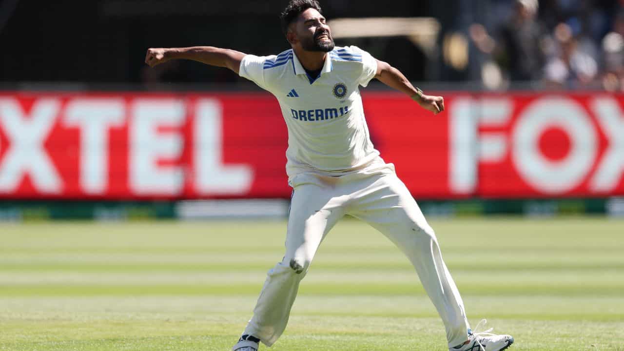 IND vs AUS: চার বলেই কন্টাস-হেড! বুমরা খাতা খুলতেই সিরাজের দাপট IND vs AUS: চার বলেই কন্টাস-হেড! বুমরা খাতা খুলতেই সিরাজের দাপট