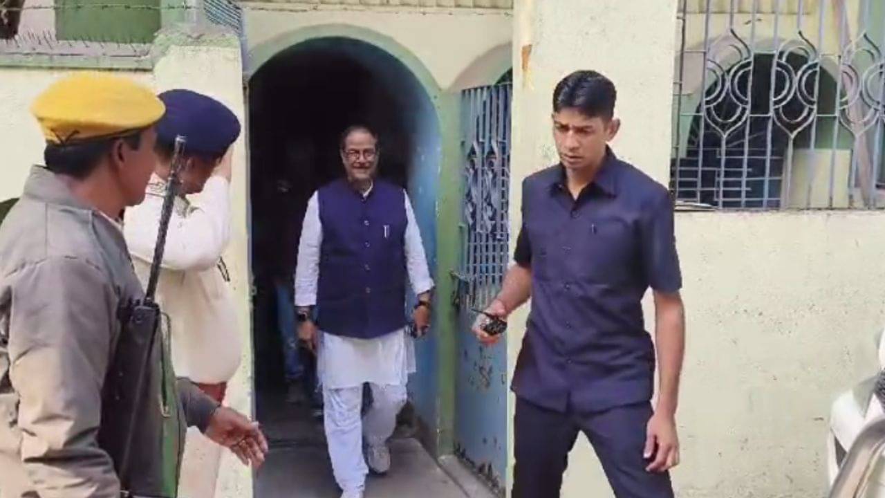 মিছিল থেকে সোজা মন্ত্রীর বাড়িতে ঢুকে গিয়েছিল ভিকি? সামনে এল চাঞ্চল্যকর তথ্য