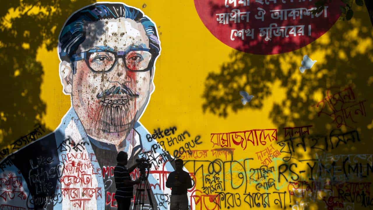 History of Bangladesh: মুজিবরের হাত ধরে প্রথম স্বাধীনতার স্বাদ পায়নি বাংলাদেশ? বদলে ফেলা হচ্ছে বাচ্চাদের ইতিহাস বইও? History of Bangladesh: মুজিবরের হাত ধরে প্রথম স্বাধীনতার স্বাদ পায়নি বাংলাদেশ? বদলে ফেলা হচ্ছে বাচ্চাদের ইতিহাস বইও?