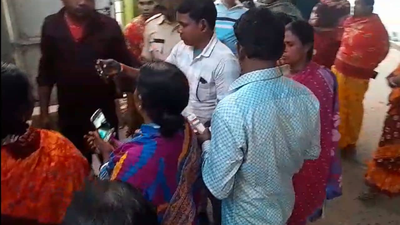 Nadia: বিনা চিকিৎসায় সদ্যোজাতর মৃত্যুর অভিযোগ শান্তিপুর হাসপাতালে