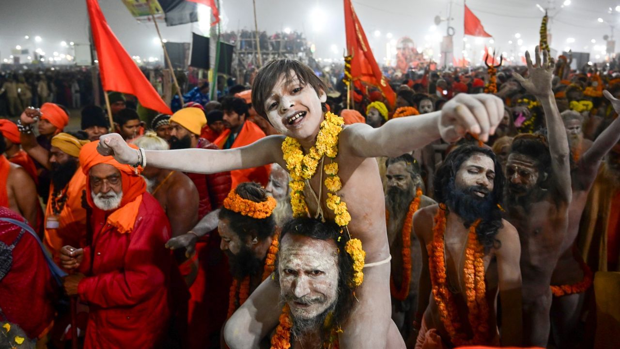 জানেন কি, নাগা সাধু বা সন্ন্যাসীরা চাইলে সাধারণ মানুষের জীবন বদলে দিতে পারে?