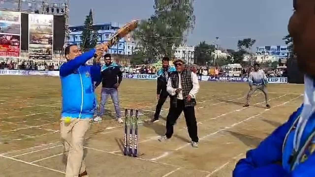 রবিবার অর্থাৎ ৫ই জানুয়ারি রাজ্যের মুখ্যমন্ত্রী মমতা বন্দ্যোপাধ্যায়ের জন্মদিন। সেই কারণে দিনটি পালনের জন্য পূর্ব মেদিনীপুরের কাঁথিতে 'দিদি কাপের' আয়োজন করা হয়েছে। এই কাপের