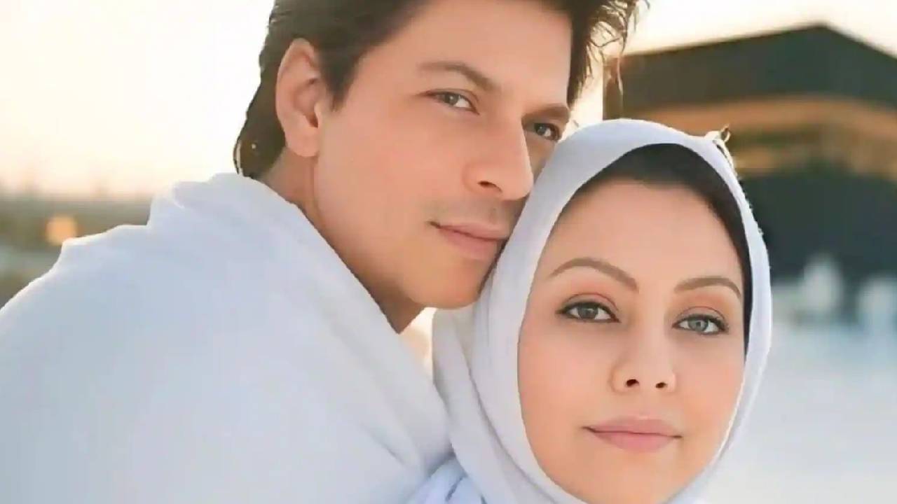 বিয়ের ৩৩ বছর পর ধর্ম বদলালেন শাহরুখ পত্নী গৌরী! মক্কা থেকে ভাইরাল তাঁর ছবি