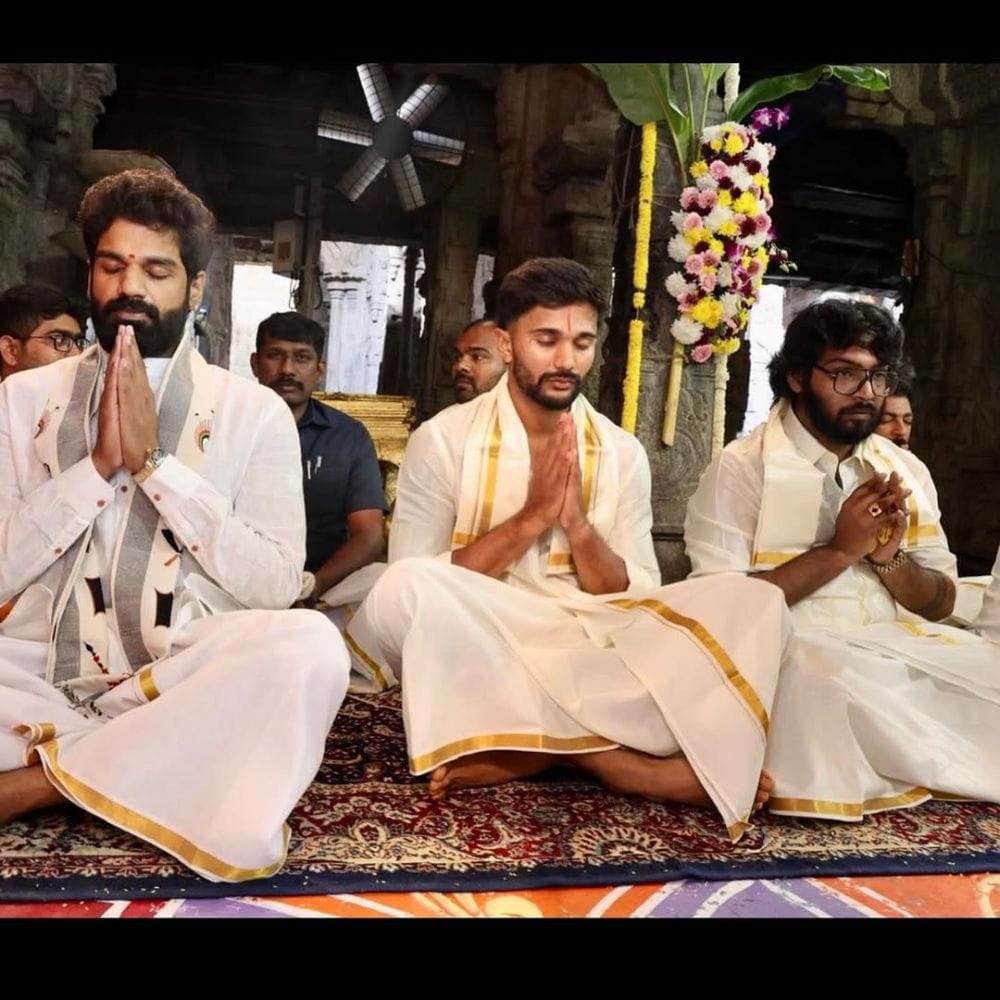 গত বছরের ৬ অক্টোবর বাংলাদেশের বিরুদ্ধে টি-টোয়েন্টি অভিষেক হয়েছিল নীতীশ কুমার রেড্ডির। এখনও অবধি ভারতের তিনটি টি-২০ ম্যাচ খেলেছেন নীতীশ। তাতে করেছেন ৯০ রান।  
