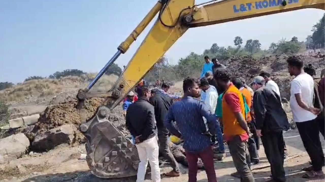 Asansol: জলের পাইপ লাইনের কাজের সময় ধসে পড়ল মাটি, চাপা পড়ে মৃত্যু ৩ শ্রমিকের