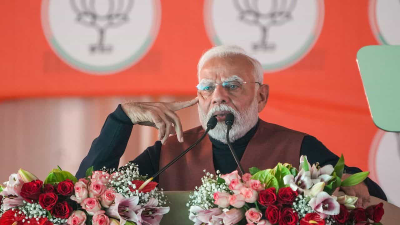 Delhi Election: মিলবে ২১ হাজার টাকা! প্রতিশ্রুতি দিল বিজেপি, কারা হবে উপভোক্তা? Delhi Election: মিলবে ২১ হাজার টাকা! প্রতিশ্রুতি দিল বিজেপি, কারা হবে উপভোক্তা?